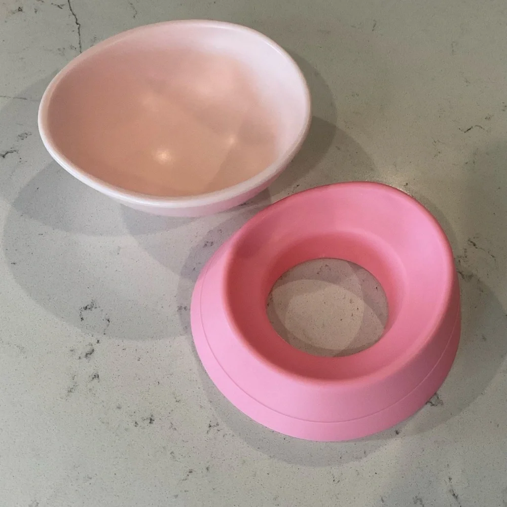 Pet Bowl, Cat/Dog feeder, Non-Slip Bottom Plastic Pet Bowl Pink in Color